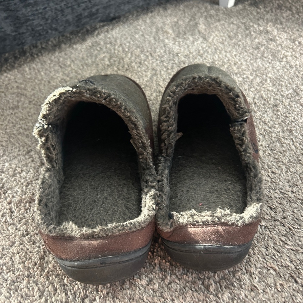 Cozy Two-Tone Slippers - Picture 3 of 4